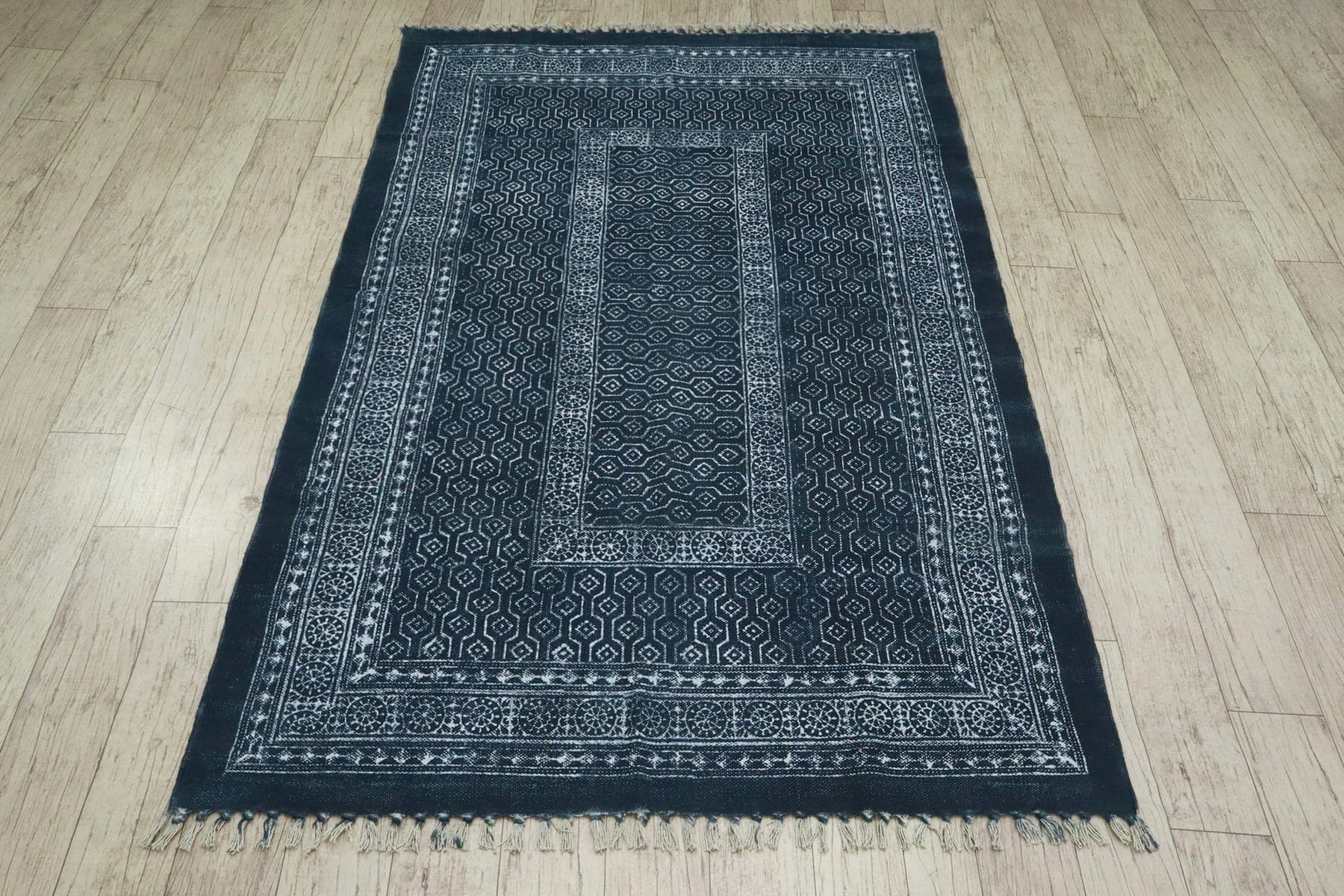 Heritage Border, a power-loomed polypropylene rug, shown flat