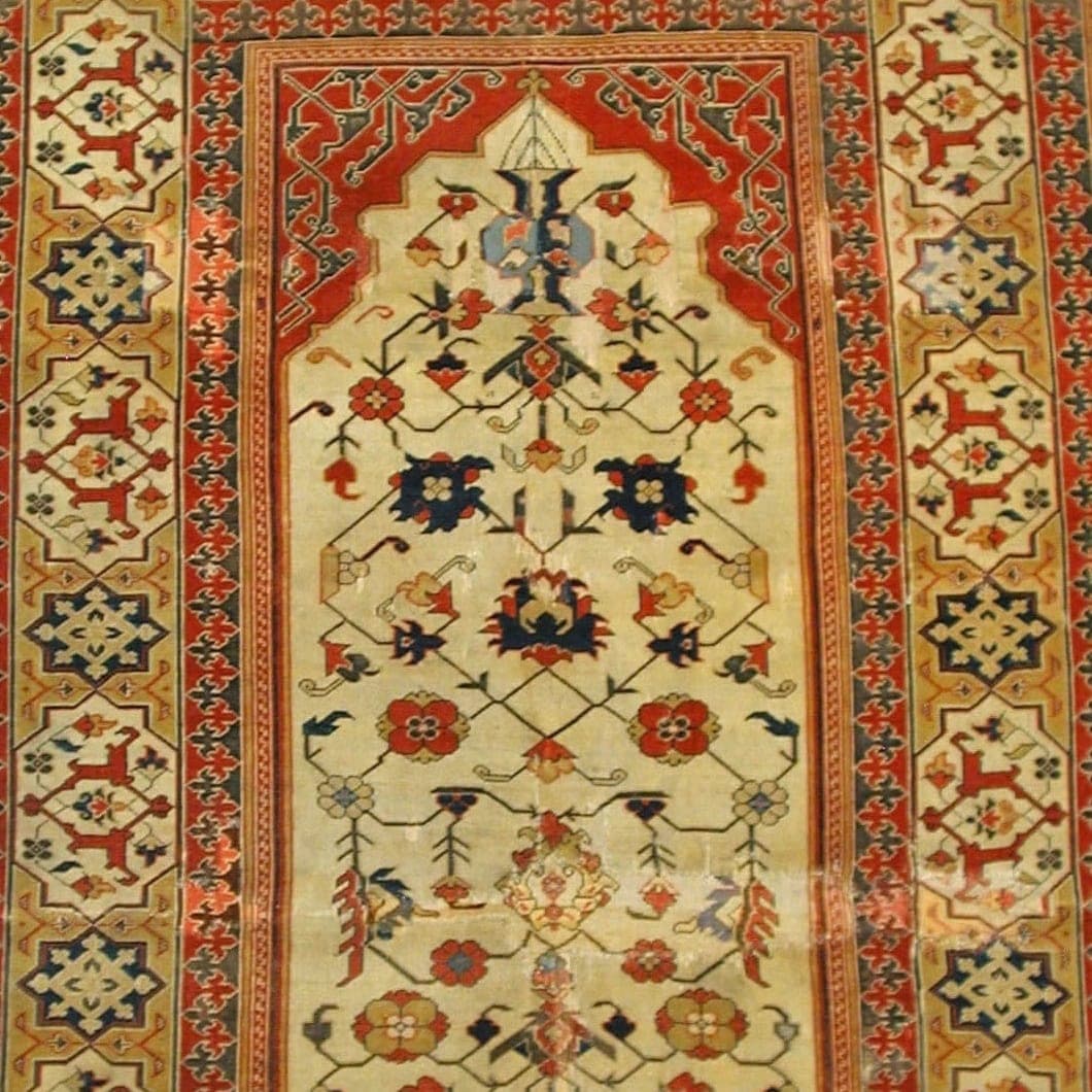 Close-up of the floral pattern on the Hereke Silk Court